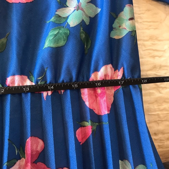 Vintage Blue Floral Pleated Plus Size  Dress with Tie Neck - Picture 3 of 4